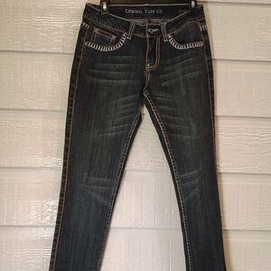 Cowgirl Tuff Co WOMENS SIZE 27X35. Western Jeans Embroidered White Stitching